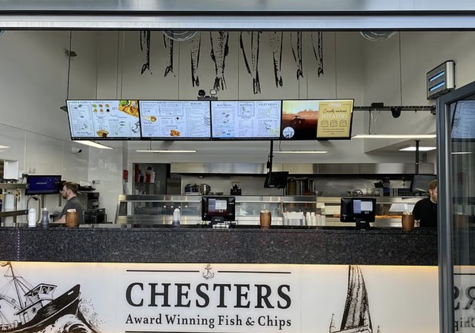 Chesterfield的Chesters at Vale店內櫃台